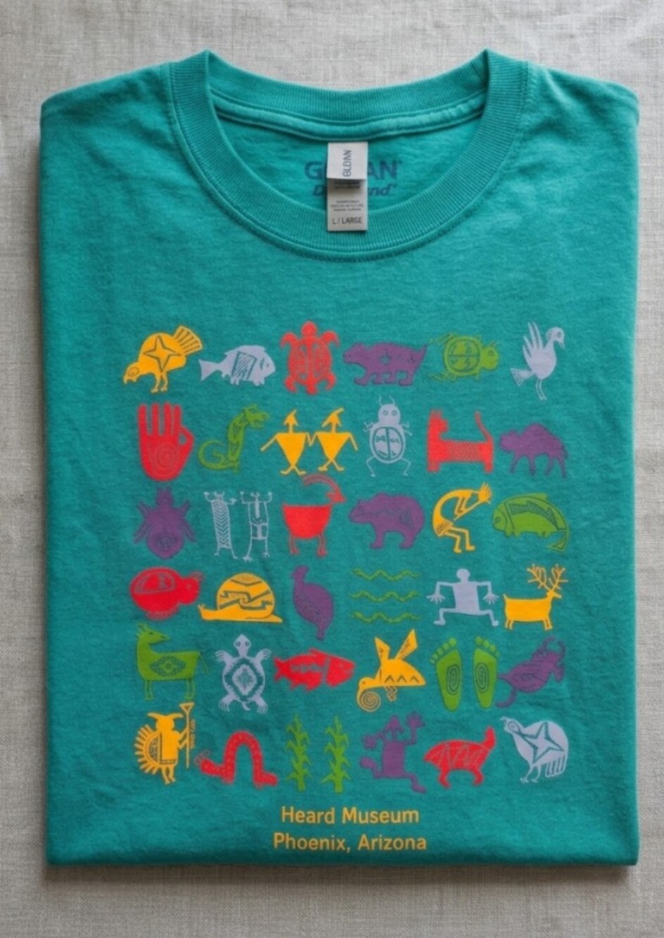Gildan Heard Museum Phoenix Arizona Souvenir Petroglyph Graphic T-Shirt